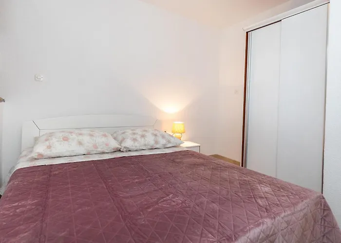 Bartulovici Iv شقة بلاتشي