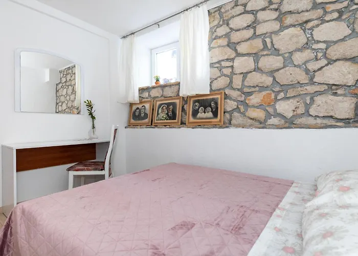 Bartulovici Iv شقة